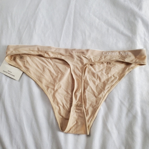 Calvin Klein Invisible Seamless Nude Thong - Large - Picture 5 of 5